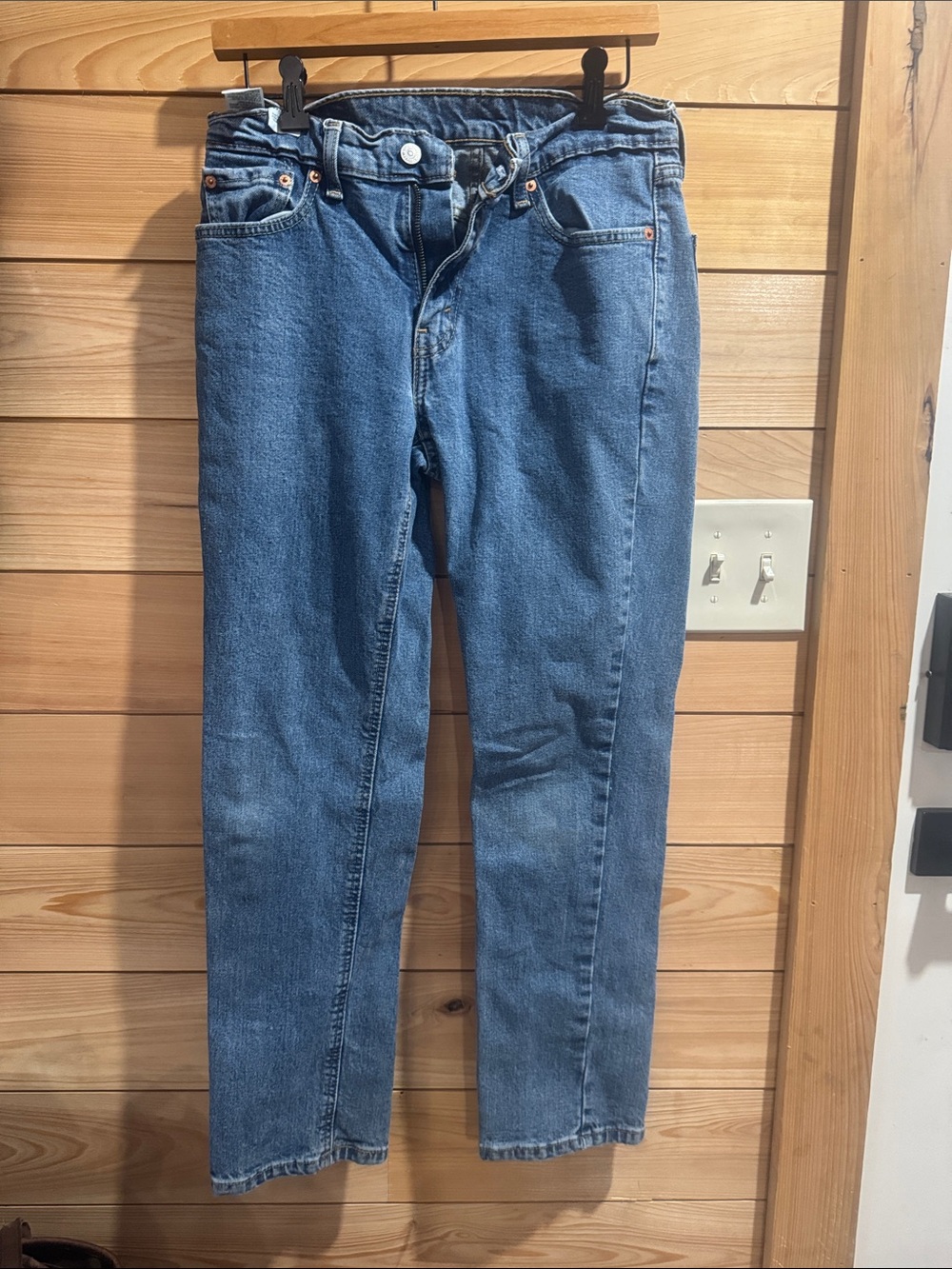 Levi's Classic Straight Slim Jeans in Medium Blue